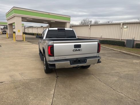 Used 2018 GMC Sierra 1500 SLT image 16