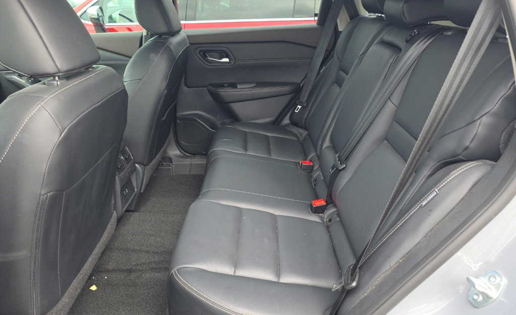 Used 2023 Nissan Rogue SL FWD image 8