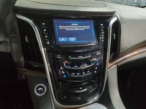 Used 2018 Cadillac Escalade Luxury RWD image 31