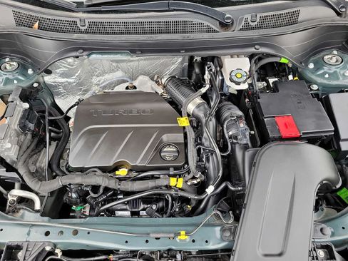 Used 2025 Chevrolet Trax LT FWD image 13