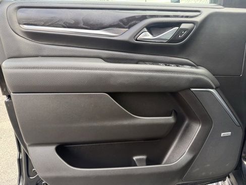 Used 2021 GMC Yukon Denali w/ Denali Premium Package image 11