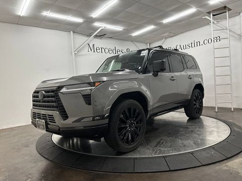 Used 2024 Lexus GX 550 w/ Accessory Package (Z1) AWD/4WD image 3