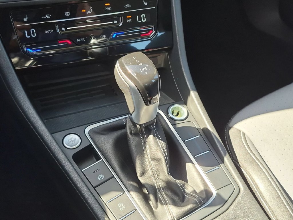 Used 2025 Volkswagen Jetta SE FWD image 20