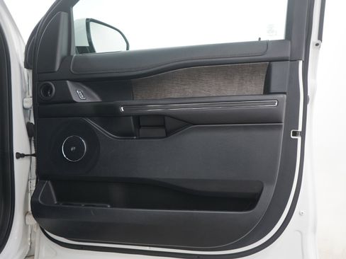 Used 2020 Ford Expedition Limited image 9
