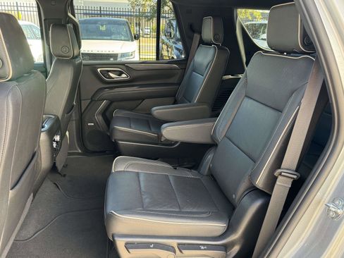 Used 2023 GMC Yukon SLT w/ SLT Luxury Package image 14