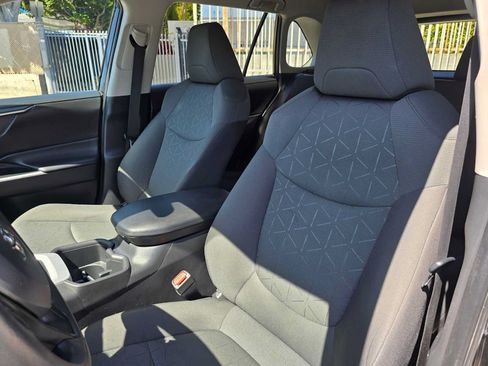 Used 2024 Toyota RAV4 XLE FWD image 21
