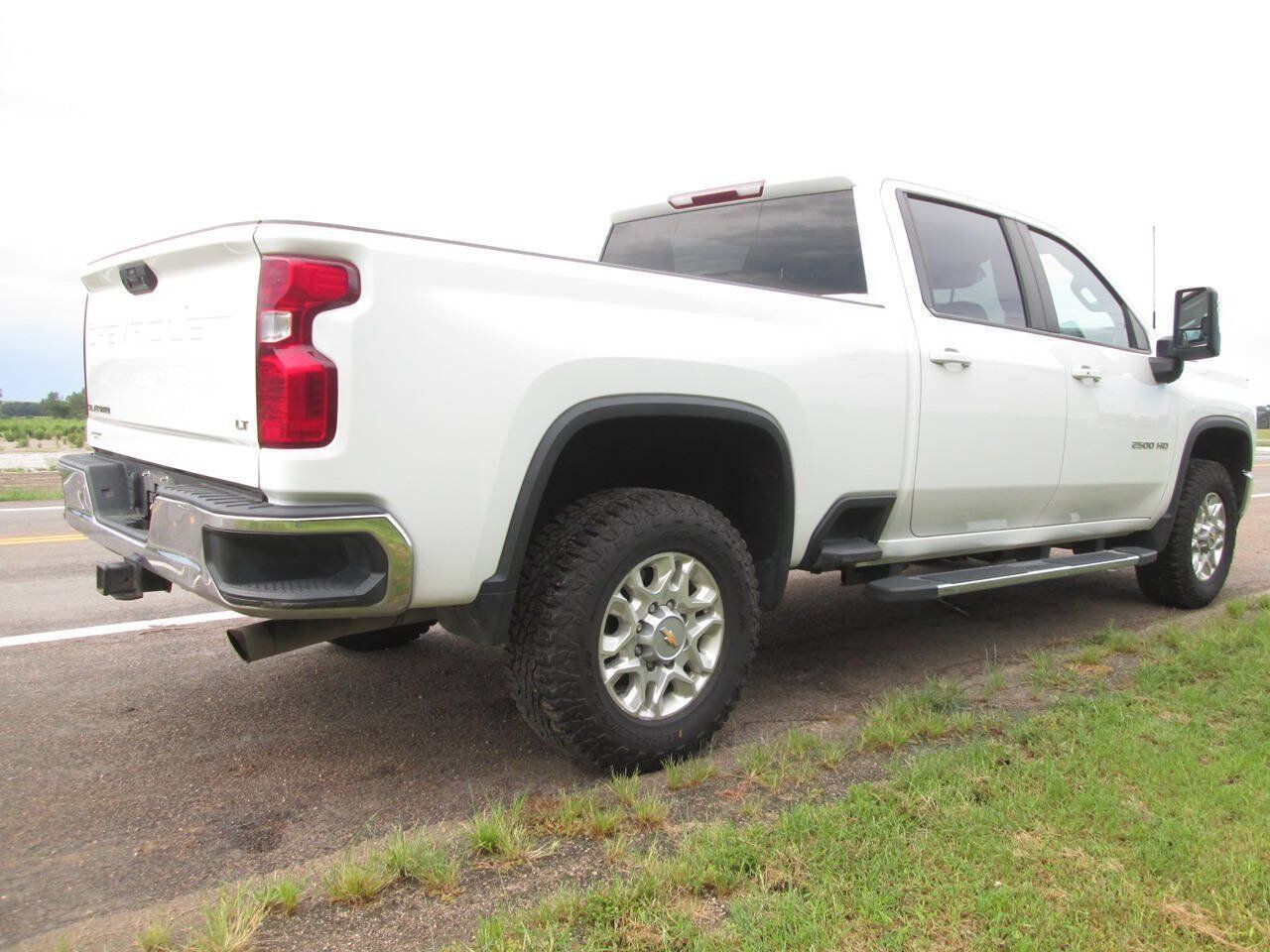 Used 2023 Chevrolet Silverado 2500 LT w/ Convenience Package AWD/4WD image 6