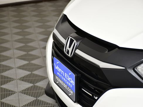 Used 2018 Honda HR-V EX image 11