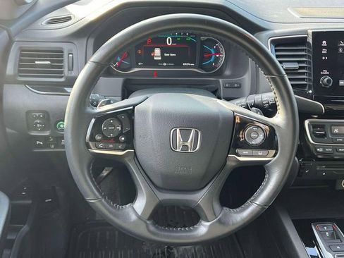 Used 2022 Honda Pilot Touring image 11