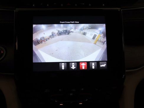 Used 2022 Jeep Grand Cherokee L Limited w/ Luxury Tech Group II image 23