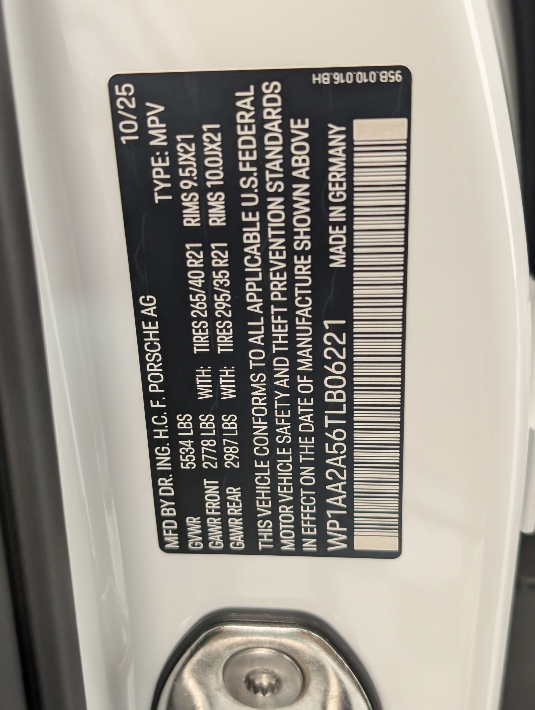 Certified 2026 Porsche Macan AWD/4WD image 28