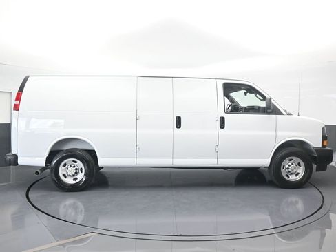 New 2025 Chevrolet Express 3500 Extended w/ Driver Convenience Package image 7