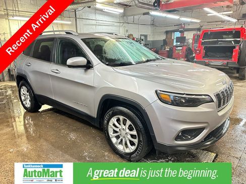 Used 2019 Jeep Cherokee Latitude w/ Cold Weather Group AWD/4WD image 1
