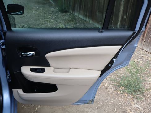 Used 2014 Chrysler 200 Limited FWD image 25