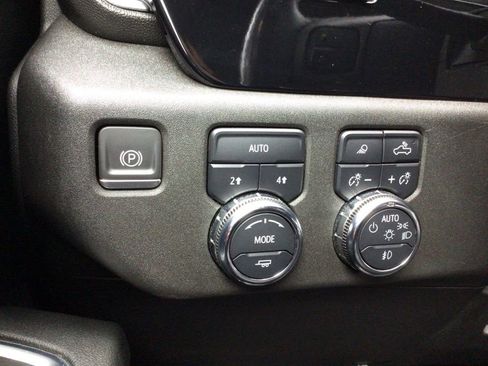 Used 2024 GMC Sierra 1500 SLT image 18