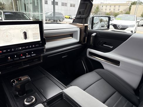 Used 2024 GMC Hummer EV 2X image 39