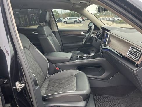 Used 2024 Volkswagen Atlas SEL Premium R-Line image 42