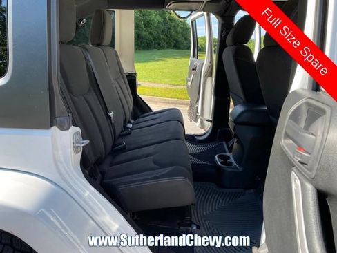 Used 2016 Jeep Wrangler Unlimited Sahara AWD/4WD image 31