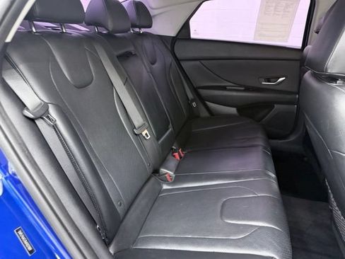 Used 2021 Hyundai Elantra Limited FWD image 19