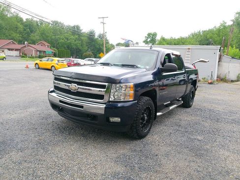 Used 2011 Chevrolet Silverado 1500 LT w/ All-Star Edition AWD/4WD image 2