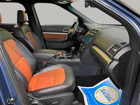 Used 2019 Ford Explorer XLT w/ Equipment Group 202A AWD/4WD image 10