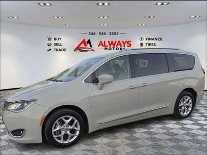 Used 2020 Chrysler Pacifica Touring-L Plus w/ Tire & Wheel Group