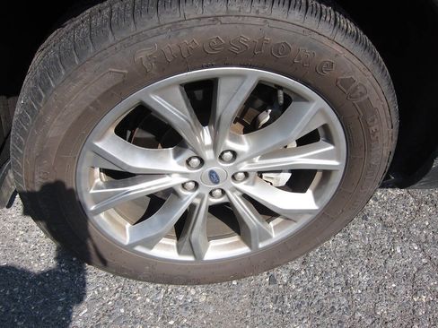 Used 2021 Ford Explorer XLT w/ Equipment Group 202A AWD/4WD image 6