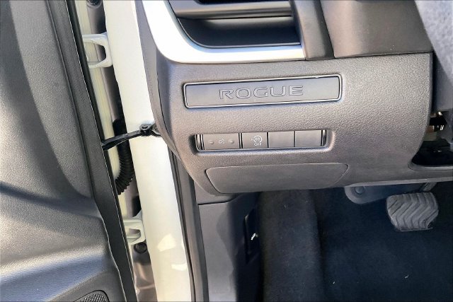 Used 2023 Nissan Rogue S AWD/4WD image 29