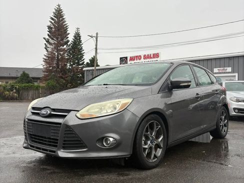 Used 2014 Ford Focus SE w/ Equipment Group 201A FWD image 2