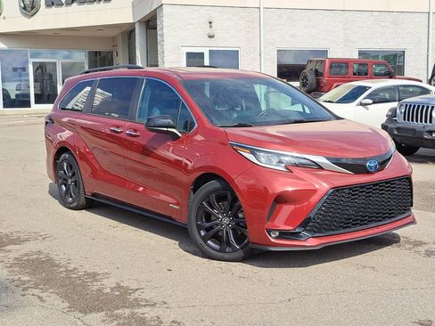 Used 2021 Toyota Sienna XSE w/ XSE Plus Package image 26