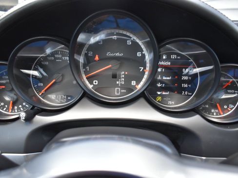 Used 2015 Porsche Cayenne Turbo image 17