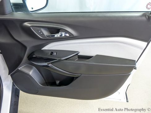 Used 2025 Chevrolet Trax LT w/ LT Convenience Package FWD image 22