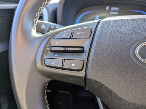 Certified 2025 Hyundai Venue Limited FWD image 16