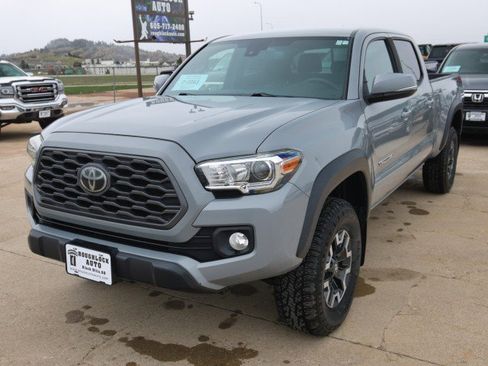Used 2020 Toyota Tacoma TRD Off-Road w/ Technology Package AWD/4WD image 2