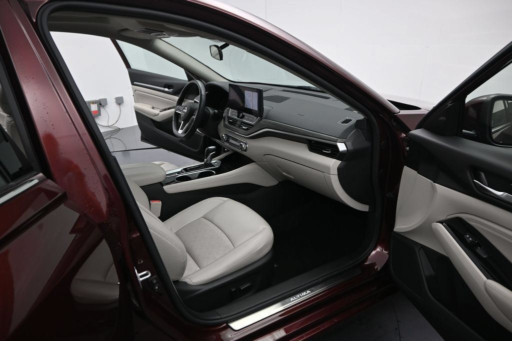 Used 2023 Nissan Altima 2.5 SL AWD/4WD image 6