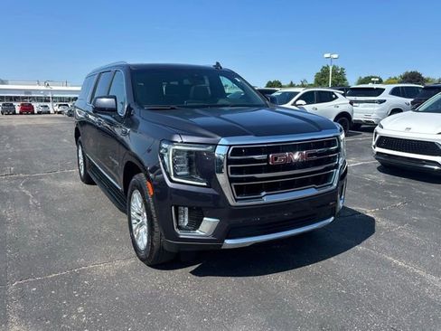 Used 2023 GMC Yukon XL SLT w/ SLT Premium Package AWD/4WD image 3
