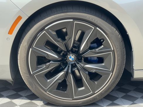 Used 2023 BMW i7 xDrive60 AWD/4WD image 13