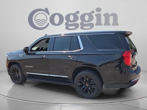 Used 2021 GMC Yukon SLT w/ Rear Media and Nav Package AWD/4WD image 3