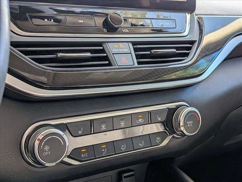 Used 2023 Nissan Altima 2.5 SR w/ SR Premium Package image 9