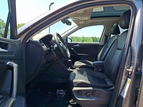 Used 2021 Volkswagen Tiguan SE w/ Panoramic Sunroof Package AWD/4WD image 14