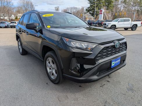 Used 2022 Toyota RAV4 LE image 8