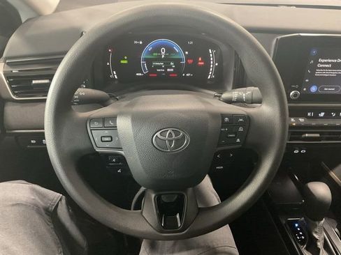 Used 2025 Toyota Camry LE image 13