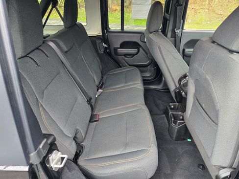 Used 2025 Jeep Wrangler Unlimited Sport AWD/4WD image 10