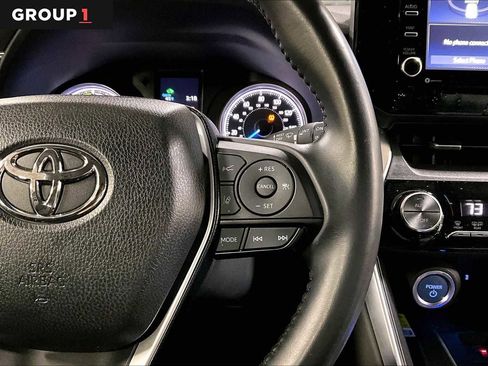 Certified 2021 Toyota Venza LE image 24