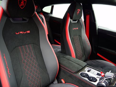 Used 2024 Lamborghini Urus Performante image 38