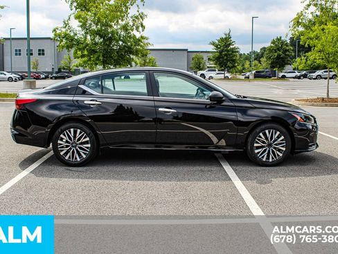 Used 2025 Nissan Altima 2.5 SV FWD image 9
