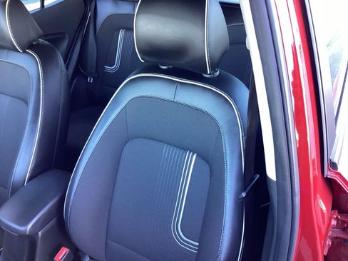 Used 2022 Hyundai Venue Limited w/ Cargo Package image 11