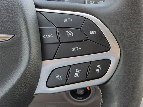 Certified 2024 Chrysler Pacifica Touring-L FWD image 26