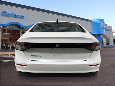 New 2025 Honda Accord SE image 4