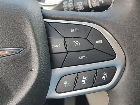 Certified 2024 Chrysler Pacifica Touring-L image 20